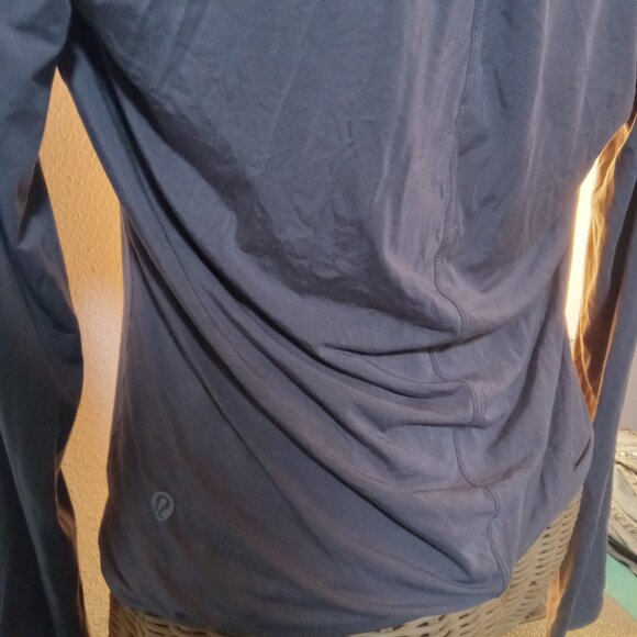 Lululemon Workout shirt - Picture 3 of 5